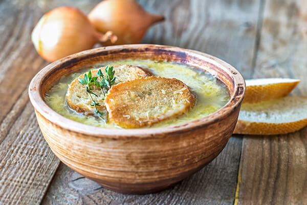 Soupe à L’oignon (French onion soup)