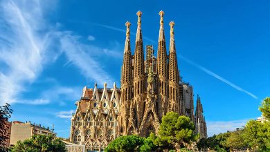La Sagrada Familia Church & its Top 3 Attractions