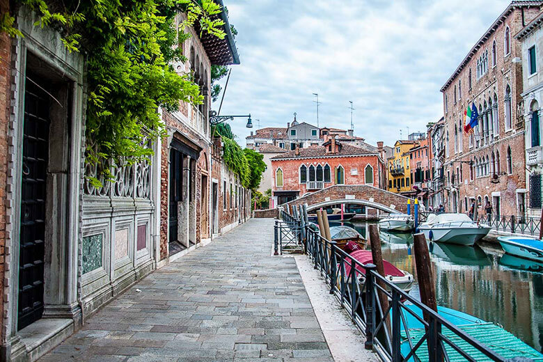 Gondolas & Gelato: Top 12 Streets in Venice, Italy
