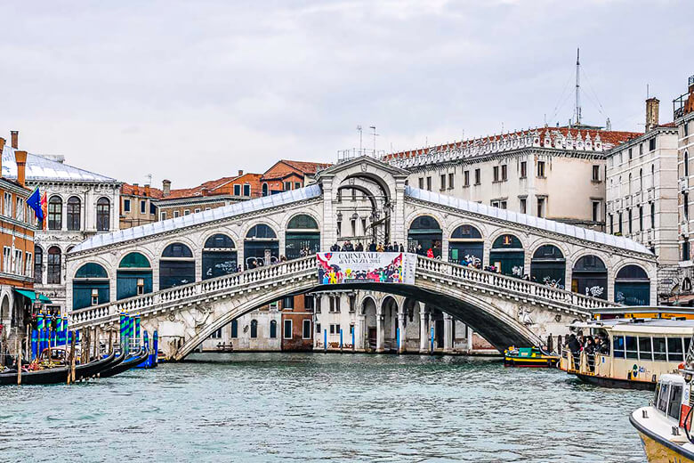Crossing the Grand Canal: Exploring Venice Rialto Bridge