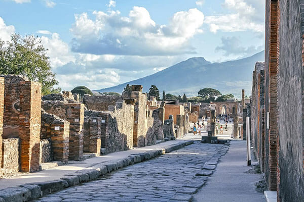 Visit Mt Vesuvius and Pompeii