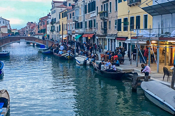 Cannaregio Canal (Historic canal bridges and Baroque palaces)