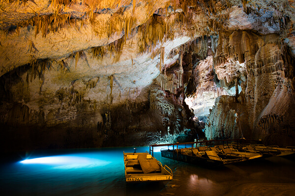 Dahl Al Hammam Park Caves