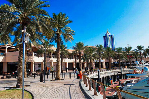 Picturesque Promenade: Marina Sea Front for Relaxation & Recreation