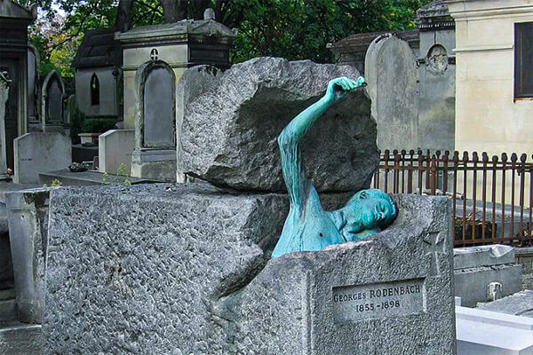 Famous people whose bodies are graved in Père Lachaise Cemetery