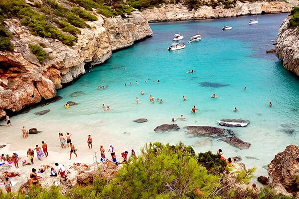 Why is a family holiday in Mallorca the best choice?
