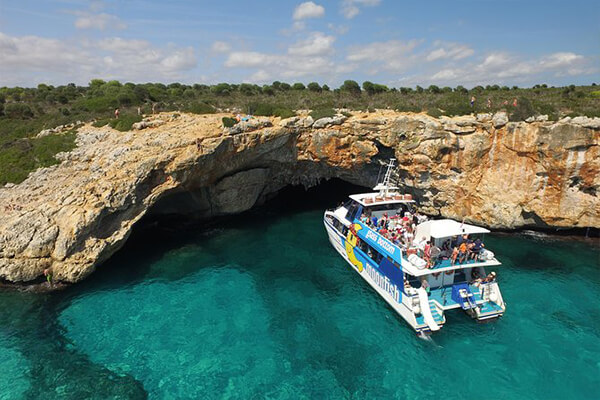 Why should you visit Mallorca by boat?
